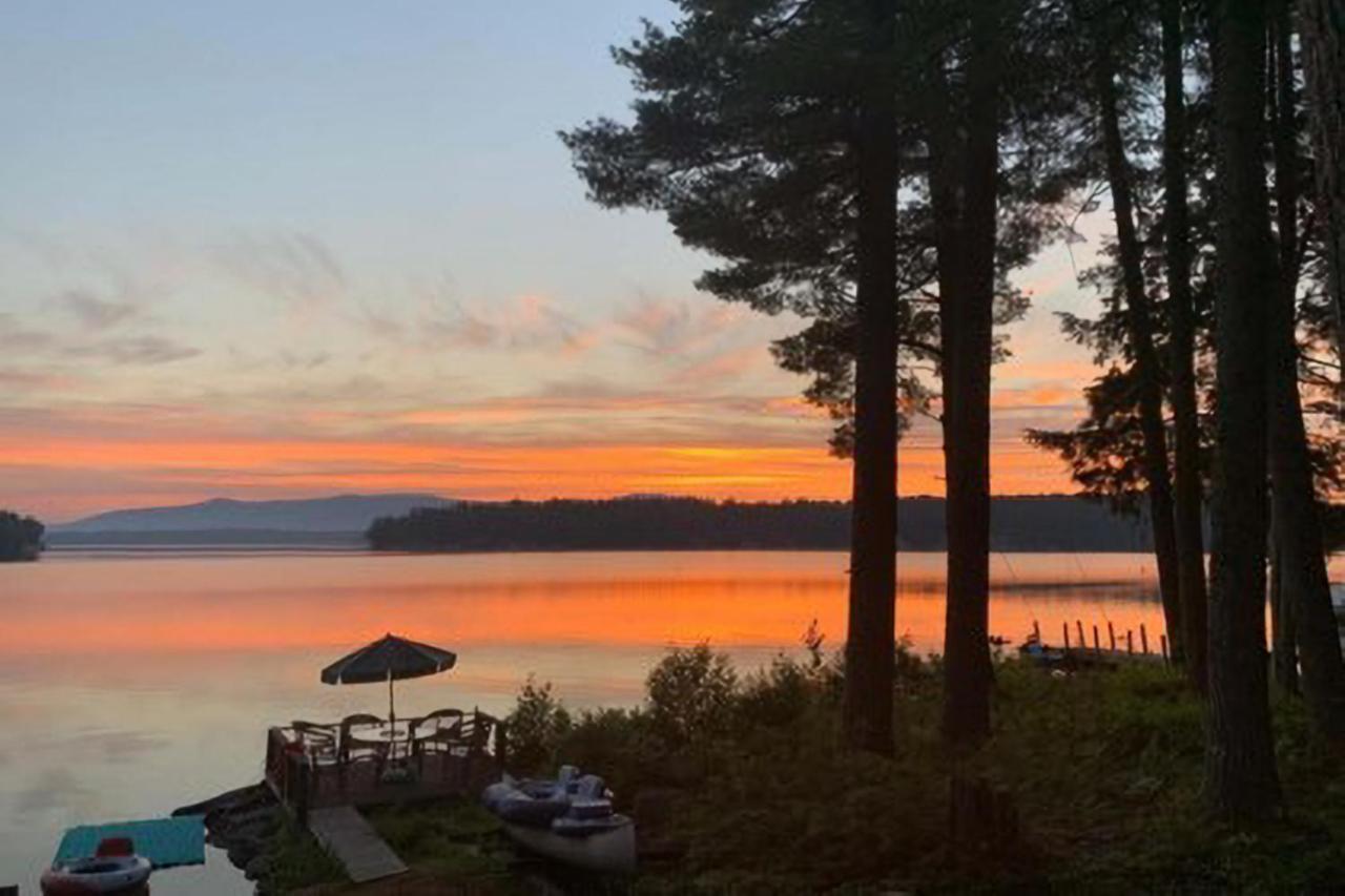 Meredith Lakefront Lodge On Lake Winnipesaukee Eksteriør bilde